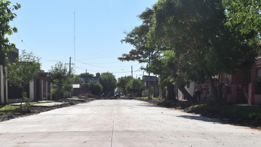 EL MUNICIPIO YA PAVIMENTA CALLE CABRAL AL 800